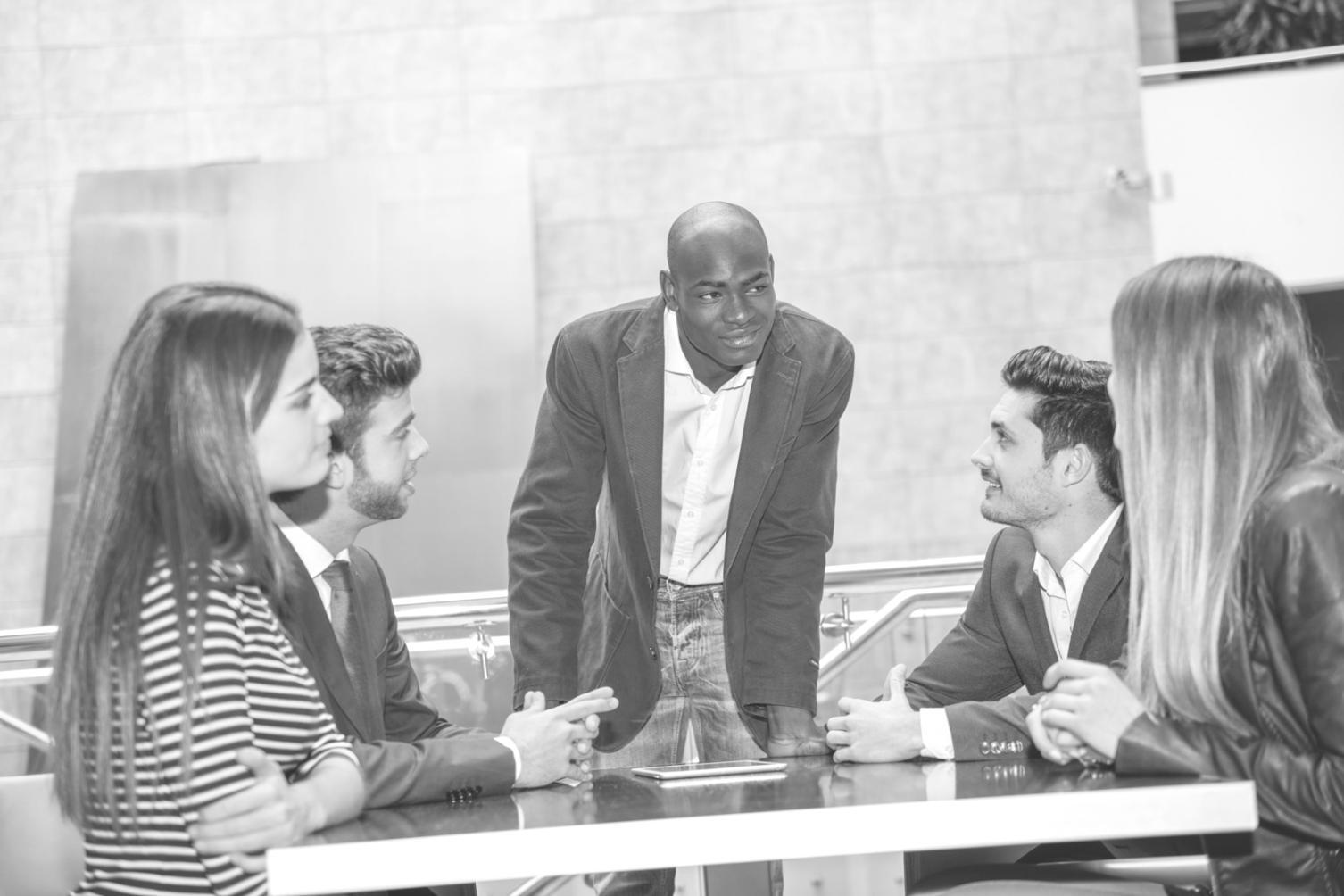 Material educativo personalizado con ejemplos de flujos de caja para diferentes modelos de negocio