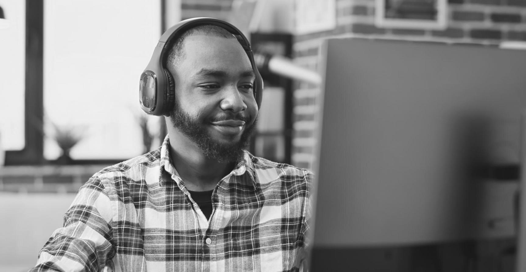 Espacio de trabajo colaborativo donde las conversaciones profesionales fluyen naturalmente
