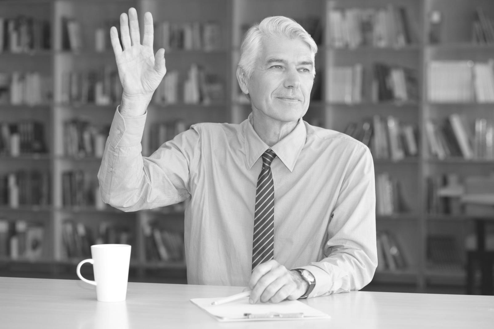 Sesión de trabajo sobre análisis financiero y gestión de presupuestos digitales